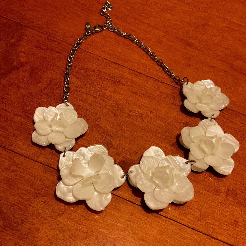 white flower necklace